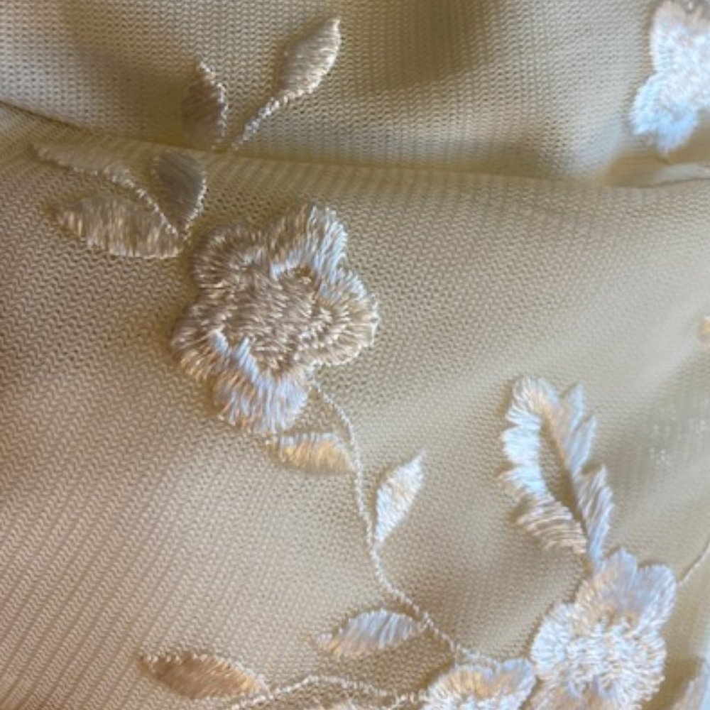 Flora Nirooz Embroidered Satin Nightgown Long Light Cream Size Large - Picture 9 of 13